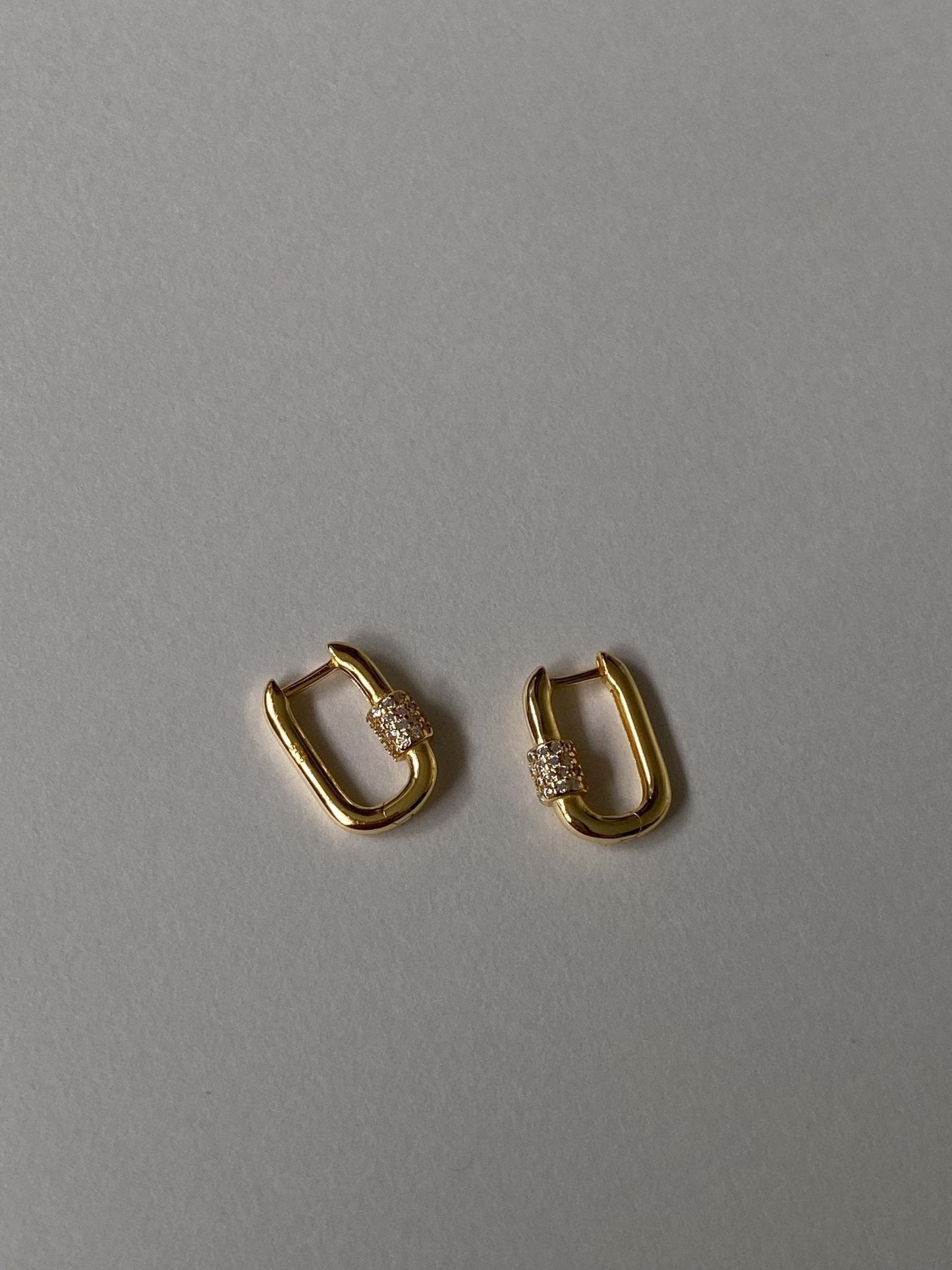 Gold Huggie Earrings with Sparkling Detail – Modern Rectangular Hoop Design