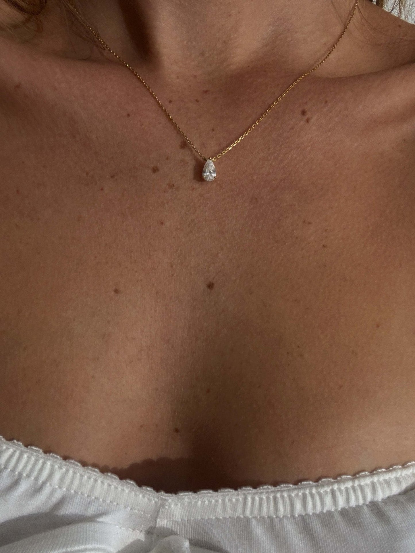 Gold Teardrop Pendant Necklace with Clear Stone