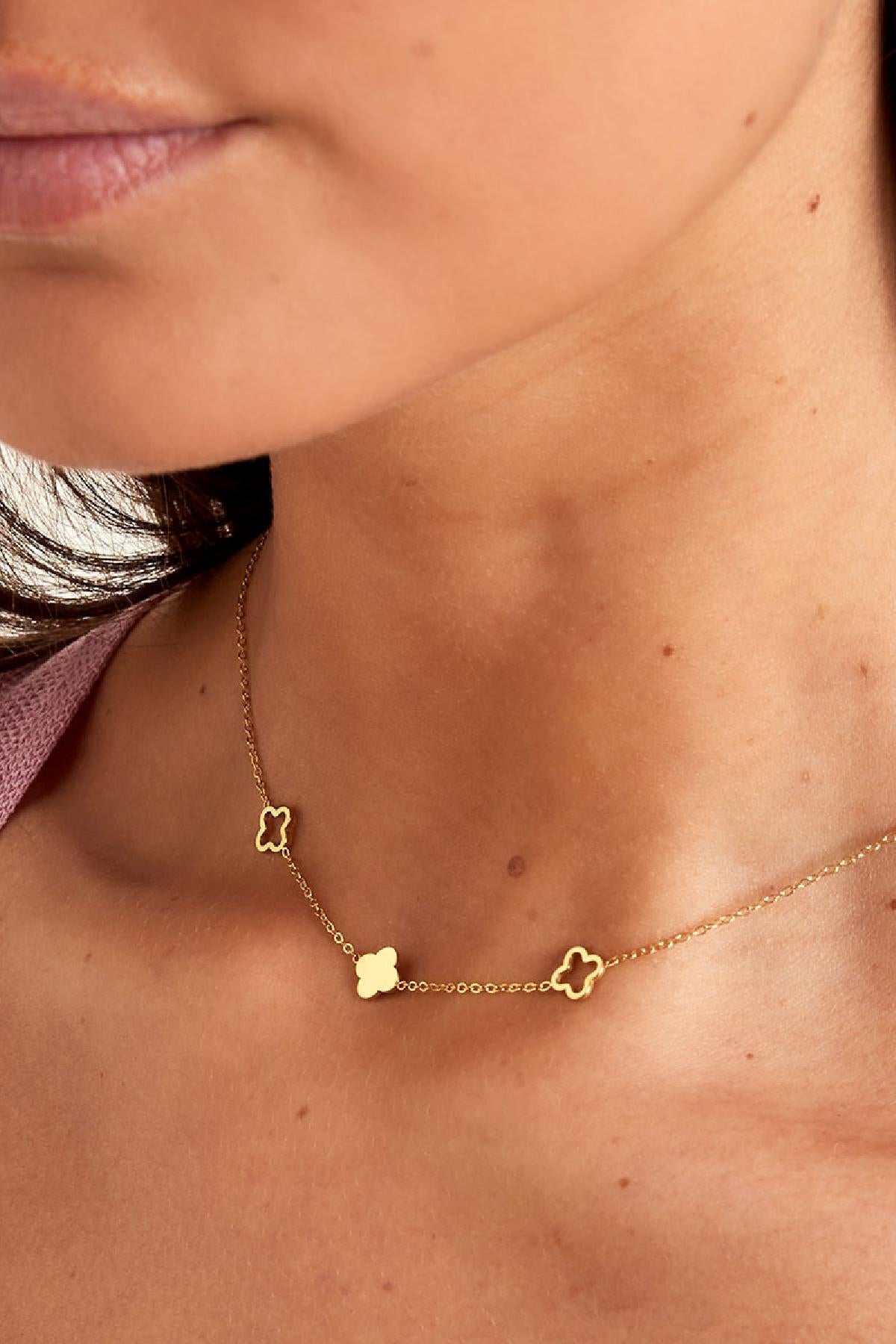 Lucky Bloom Necklace Gold – Floral Charm Pendant for Women