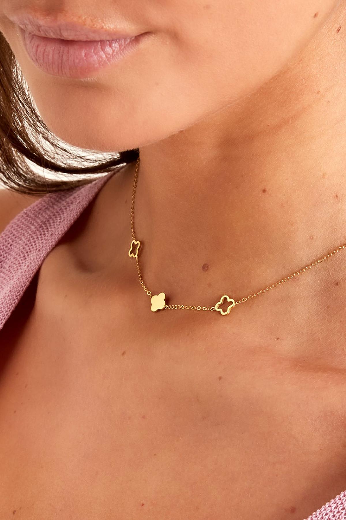 Lucky Bloom Necklace Gold – Floral Charm Pendant for Women