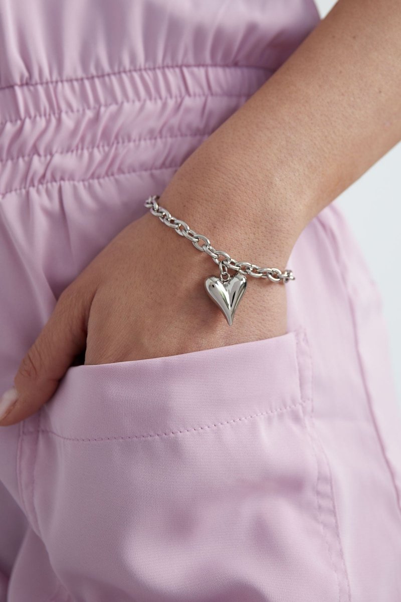 Love Rules Bracelet Gold – Stylish Heart Pendant Jewelry