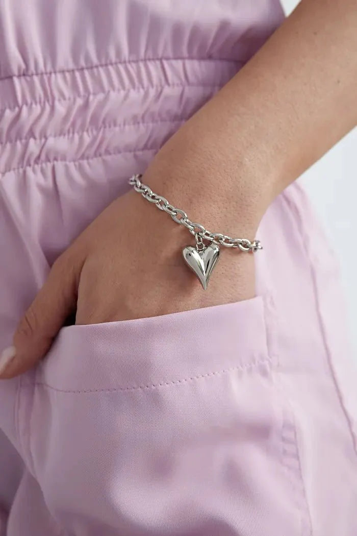 Love Rules Bracelet Silver – Romantic Heart-Inspired Jewelry