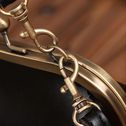 Vintage Kiss-Lock Crossbody Bag – Retro Chic Design