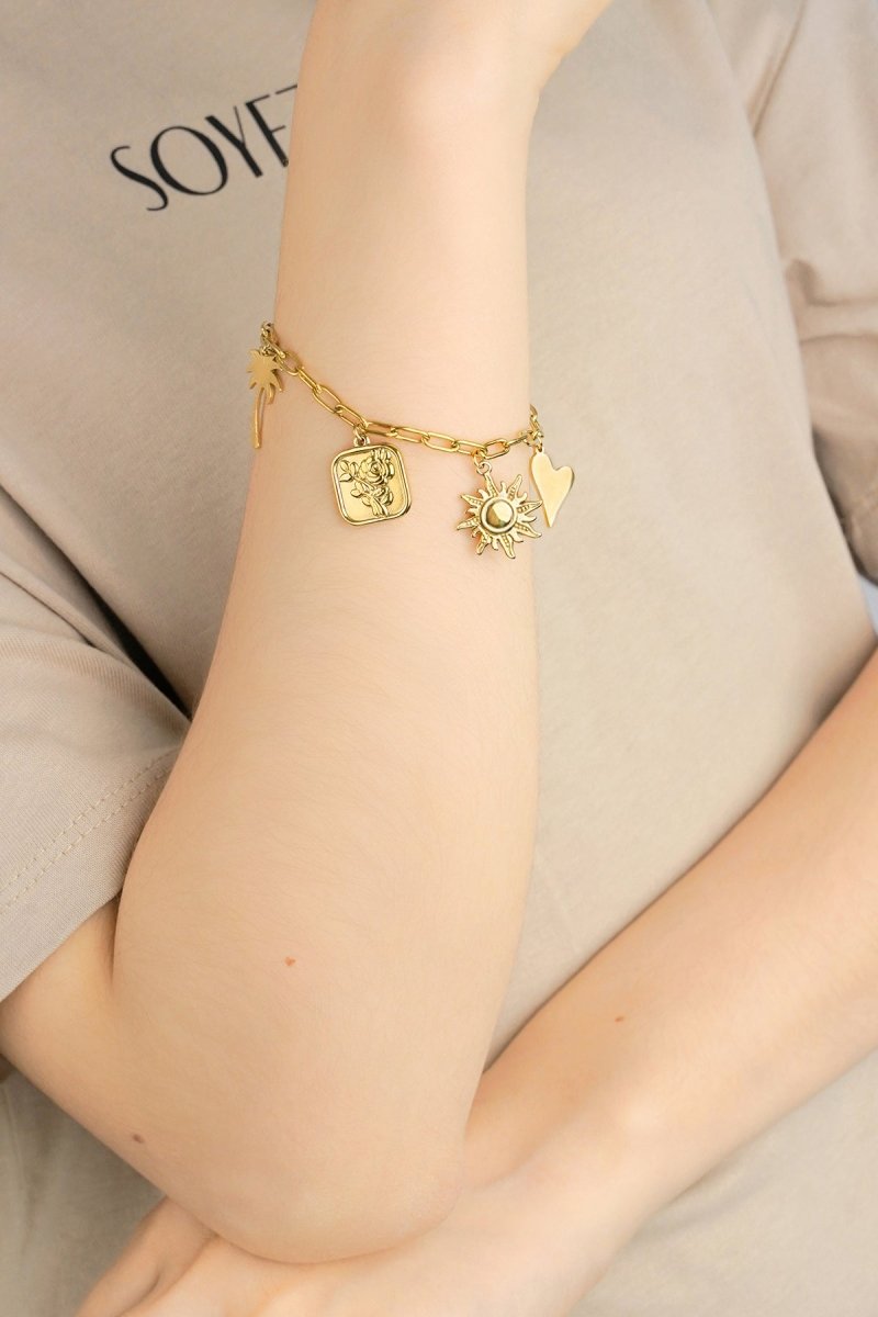 Summer Chain Pendant Bracelet Gold – Layered Summer-Inspired Jewelry