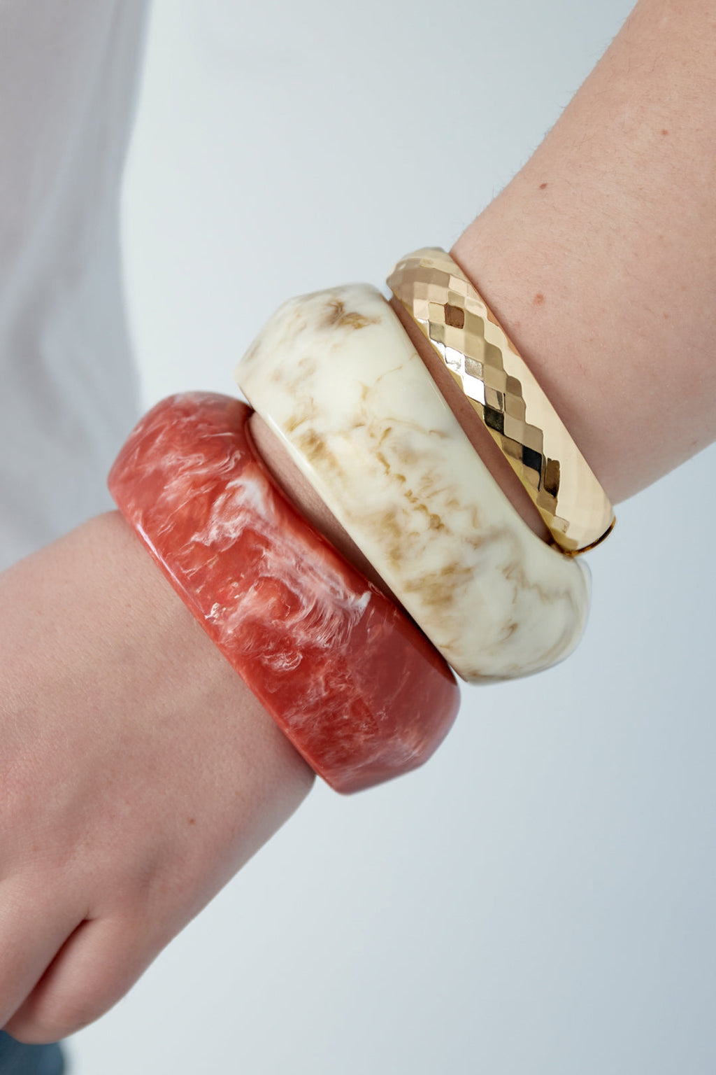 Aesthetic Bangle Bracelet Ivory Swirl – Stylish Resin Patterned Cuff