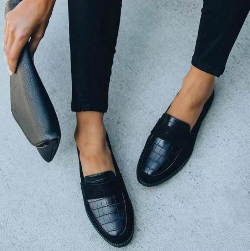 Black Leather Pointy Sandals for Woman