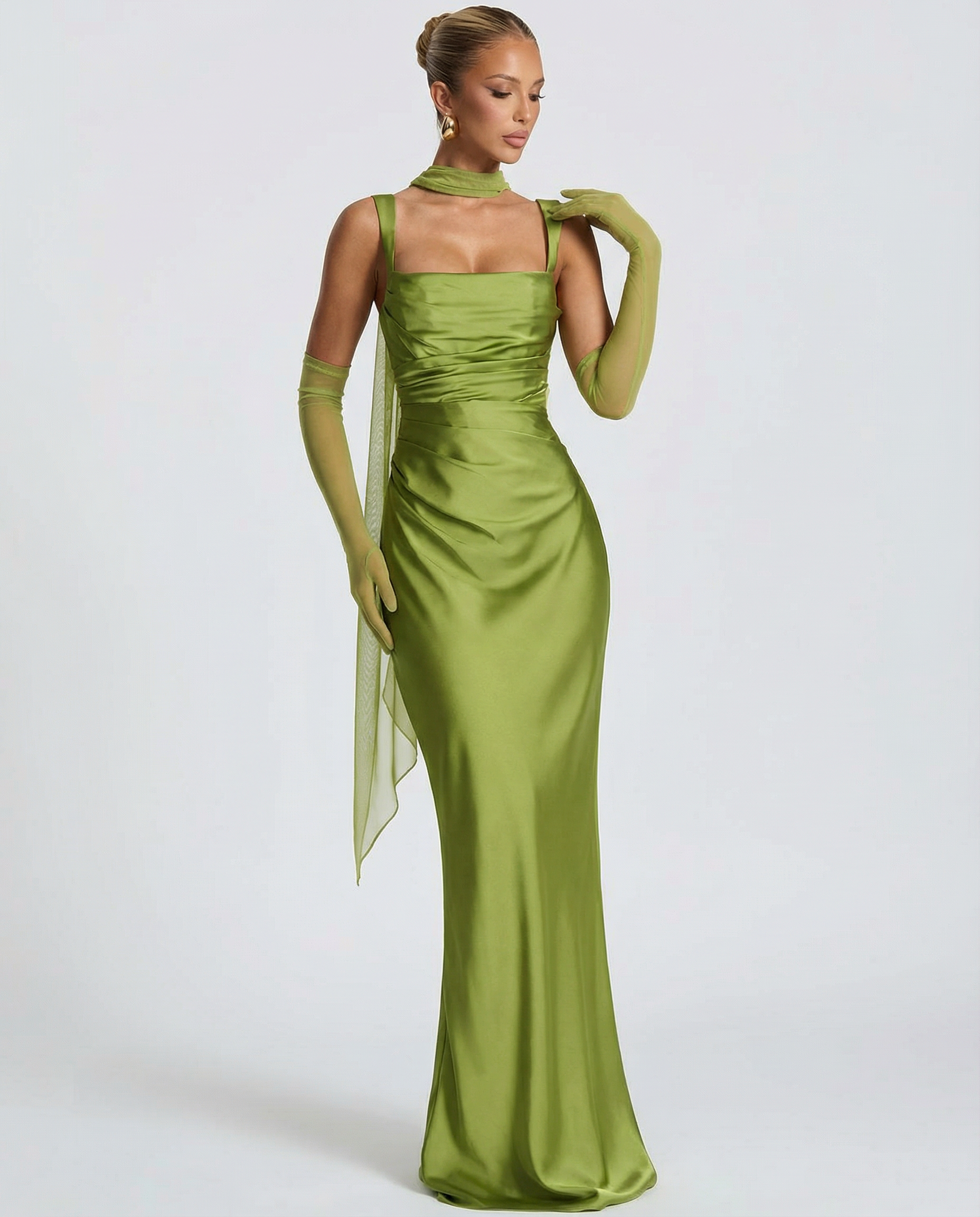 Backless Maxi Dress – Elegant Halter Design for Summer Nights
