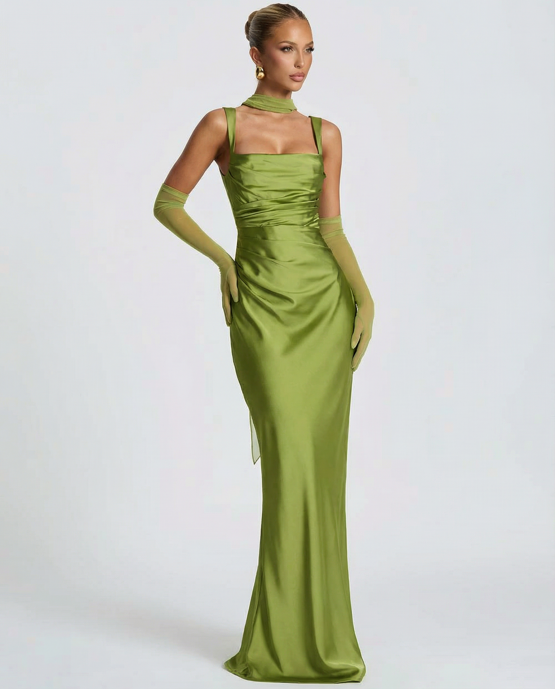 Backless Maxi Dress – Elegant Halter Design for Summer Nights