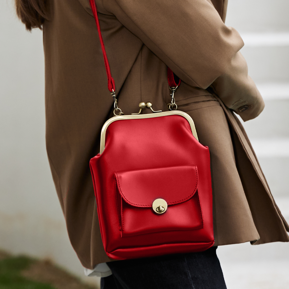 Vintage Kiss-Lock Crossbody Bag – Retro Chic Design