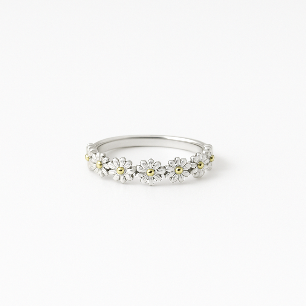 Sterling Silver Ring Featuring Detailed Daisy Accents
