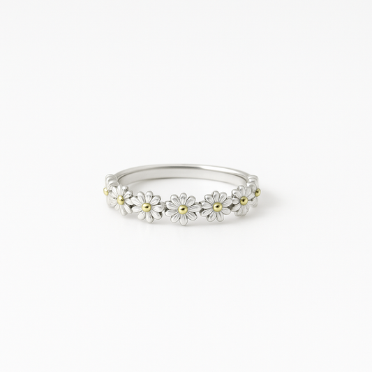 Sterling Silver Ring Featuring Detailed Daisy Accents
