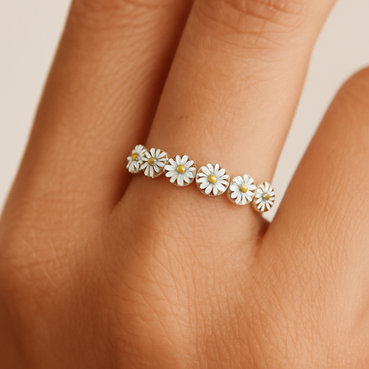 Sterling Silver Ring Featuring Detailed Daisy Accents