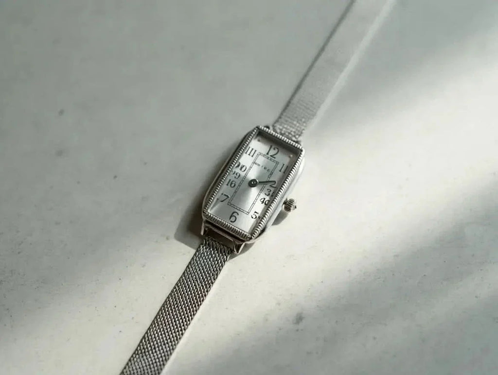 Elegant Rectangular Stainless Steel Women’s Watch – Adjustable Mesh Band