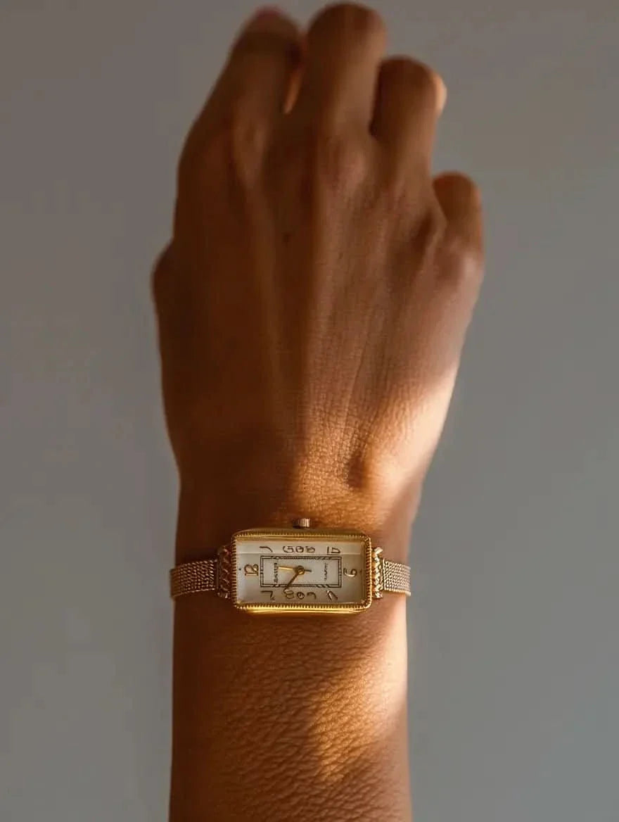 Elegant Rectangular Stainless Steel Women’s Watch – Adjustable Mesh Band