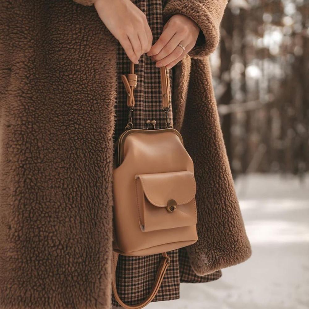 Vintage Kiss-Lock Crossbody Bag – Retro Chic Design