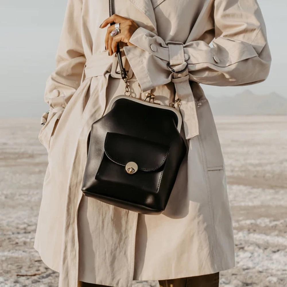 Vintage Kiss-Lock Crossbody Bag – Retro Chic Design
