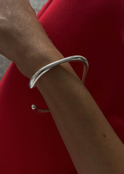 Silver Open Cuff Bracelet – Minimalist Wave Design