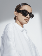 Women’s Classic Sunglasses with Black Frame & Smoke-Tinted Lenses