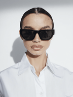 Women’s Classic Sunglasses with Black Frame & Smoke-Tinted Lenses
