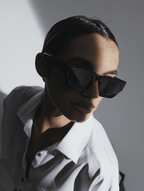 Women’s Classic Sunglasses with Black Frame & Smoke-Tinted Lenses