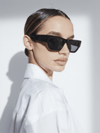 Women’s Classic Sunglasses with Black Frame & Smoke-Tinted Lenses
