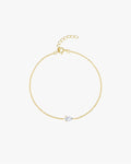 Gold chain bracelet with a heart-shaped diamond pendant, featuring an adjustable clasp. Elegant jewelry accessory for women, perfect for gifting.